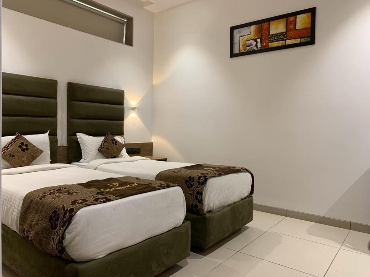 Hotel Regency Surat Exterior photo