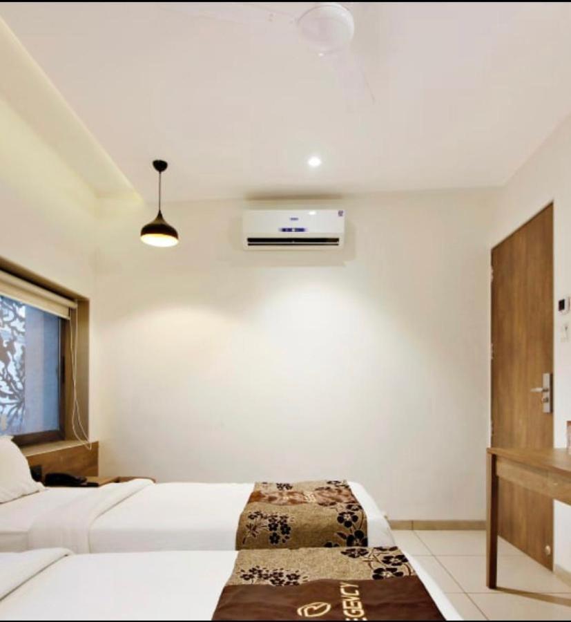 Hotel Regency Surat Exterior photo